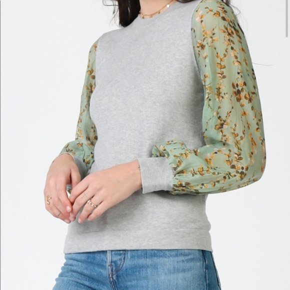 Current Air Tops - CURRENT AIR gray knit top with floral lightweight balloon sleeves, size S